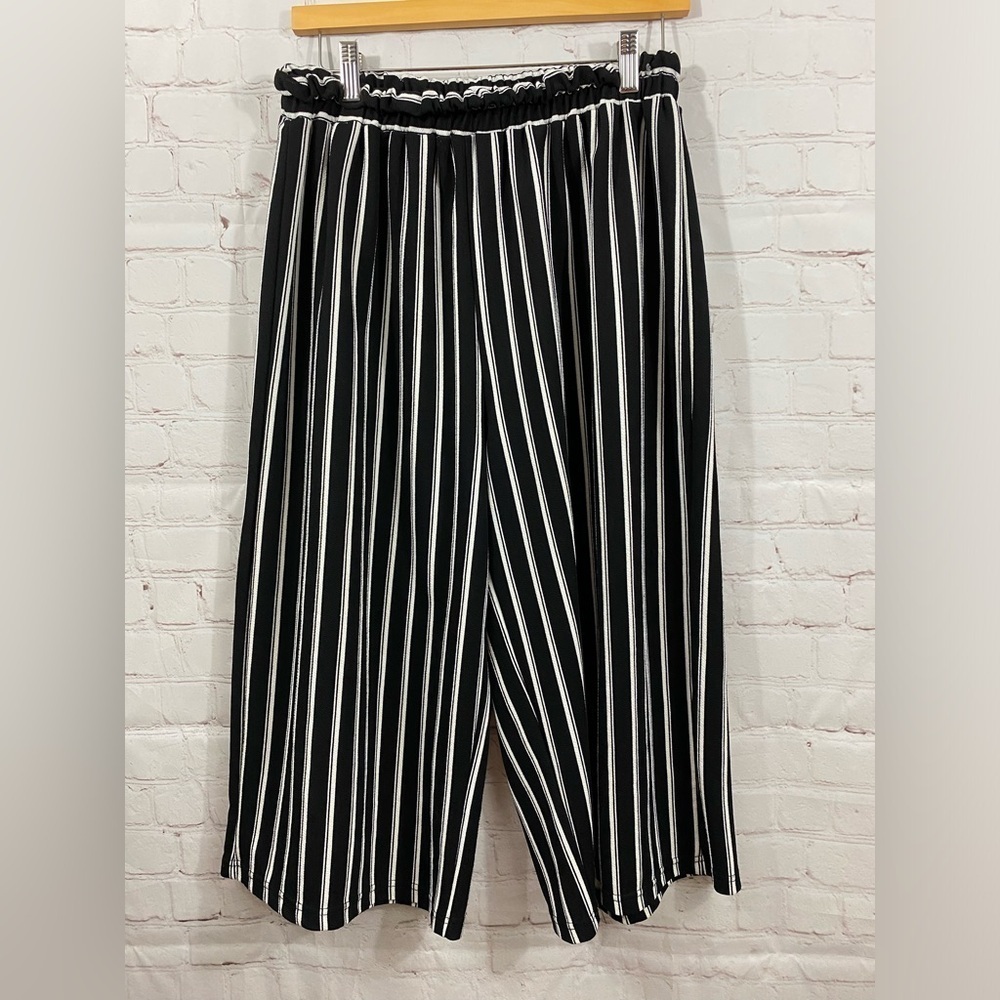 Eden & Olivia Wide Leg Culotte Pants Womens Size Medium Black White Stripes